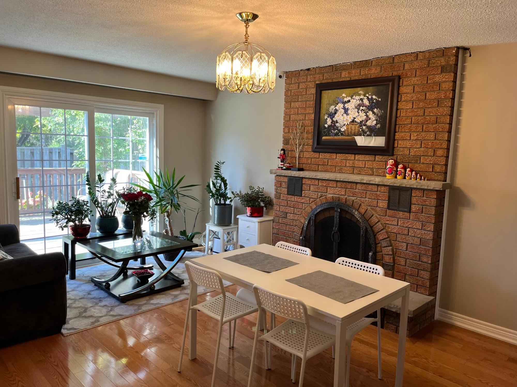 Comfort Rooms Near Toronto Airport Місісаґа Екстер'єр фото