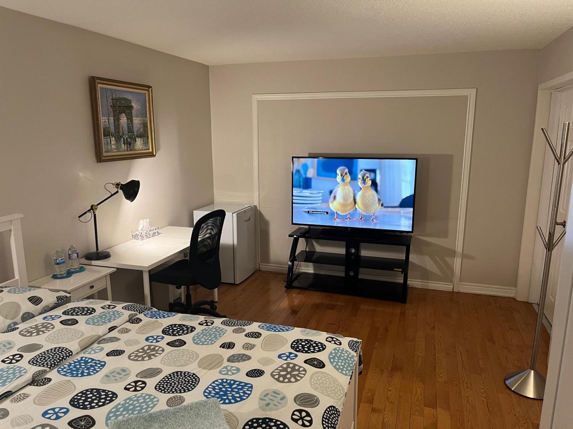 Comfort Rooms Near Toronto Airport Місісаґа Номер фото