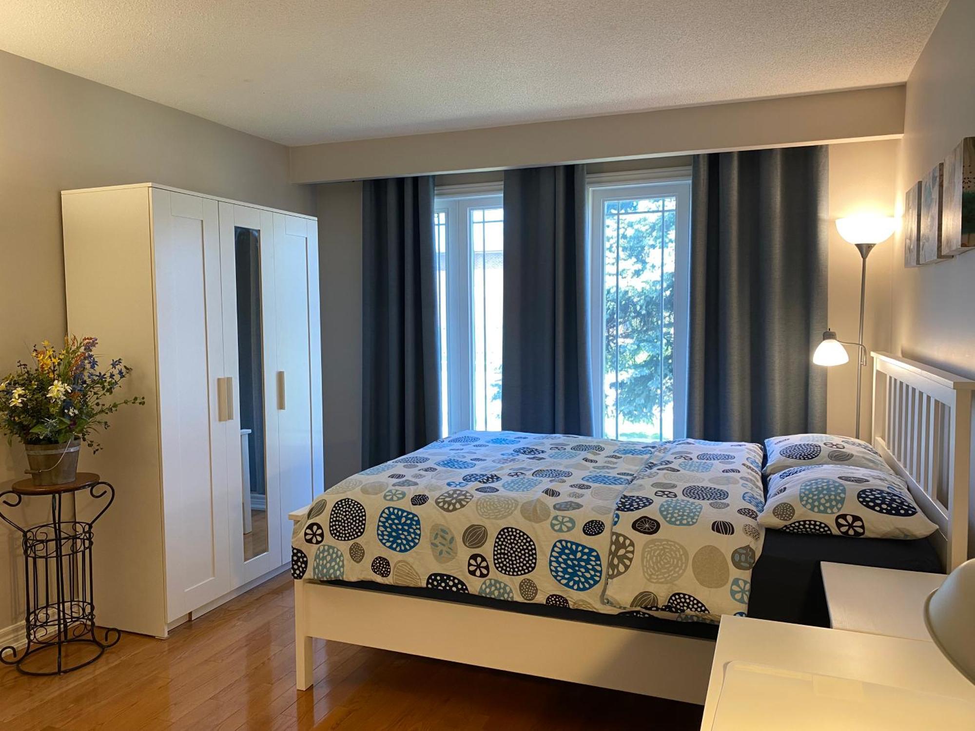 Comfort Rooms Near Toronto Airport Місісаґа Номер фото