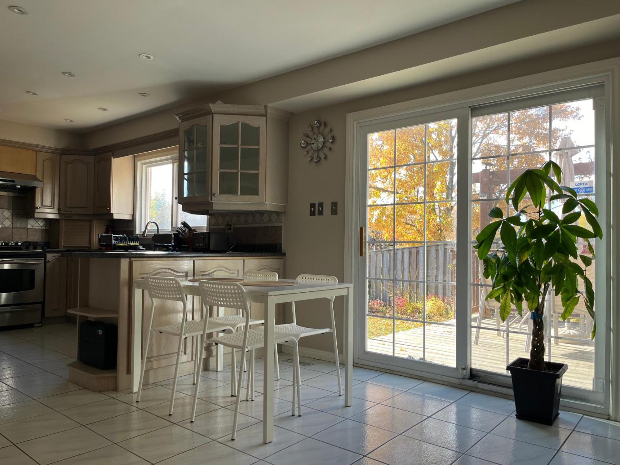 Comfort Rooms Near Toronto Airport Місісаґа Екстер'єр фото